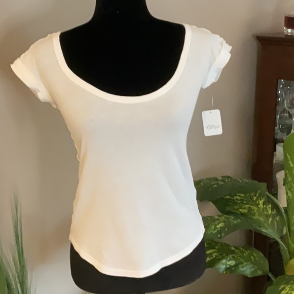FREE PEOPLE - WE The Free, Ivory/White Fitted Cap Sleeve T-Shirt - NEW - Picture 1 of 7